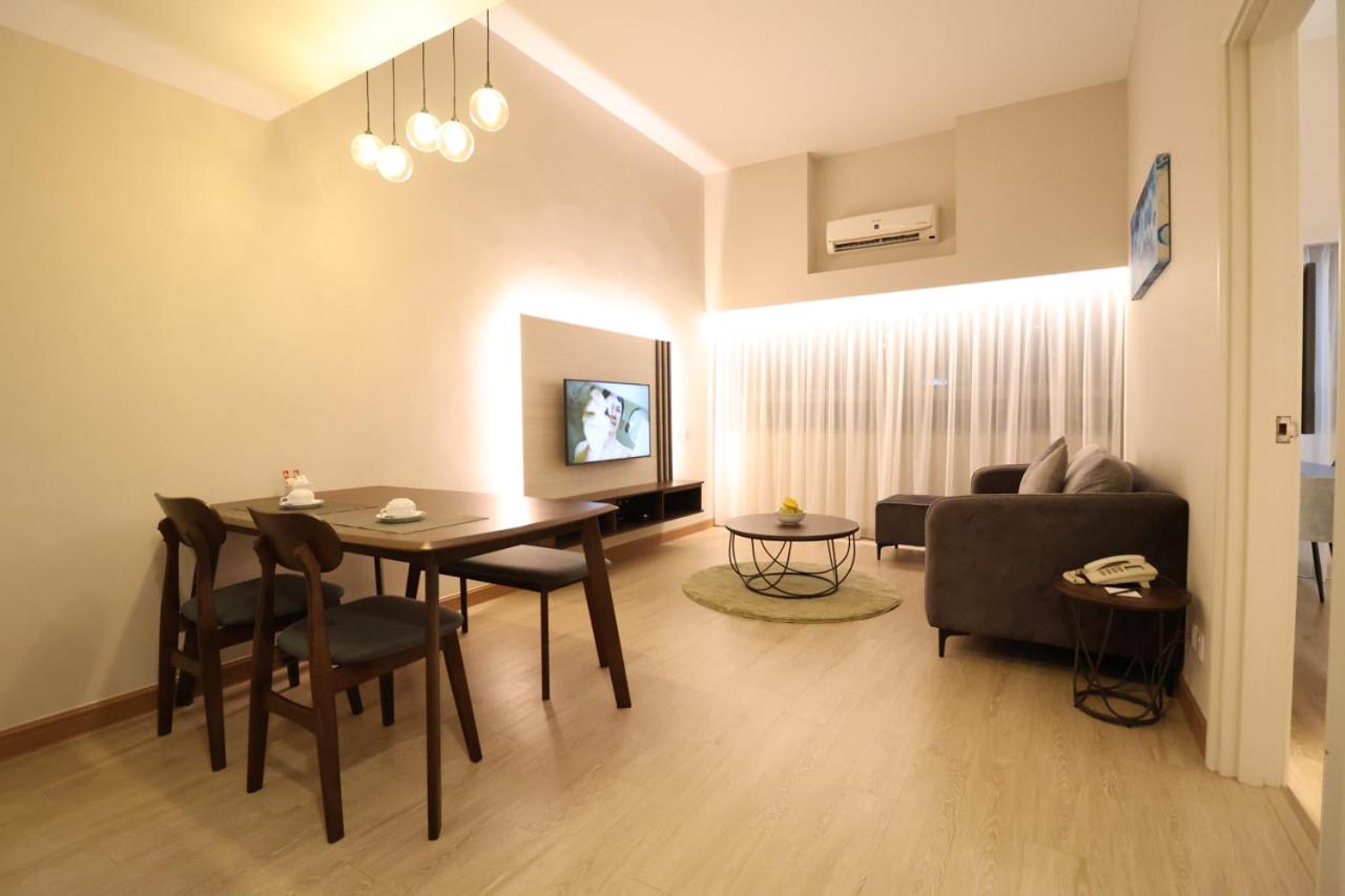 Crown Regency Serviced Suites 27/39