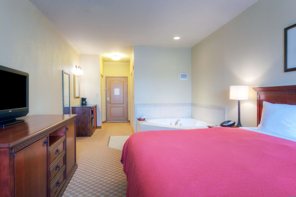 Country Inn & Suites By Radisson, Emporia, VA 10/37