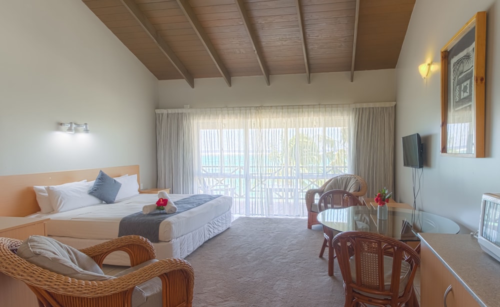 Moana Sands Beachfront Hotel 48/58