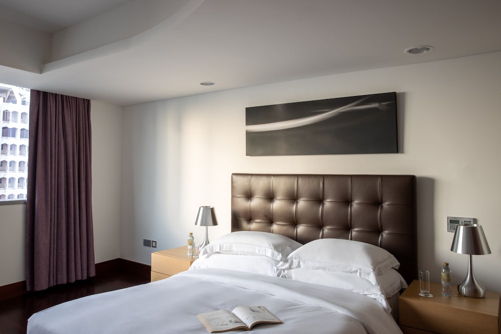 1 BEDROOM, RESIDENCE, JETTED TUB