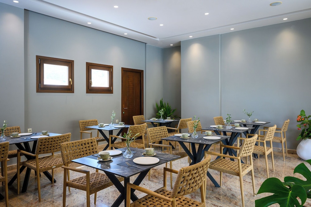 Elisso Hotel 30/50