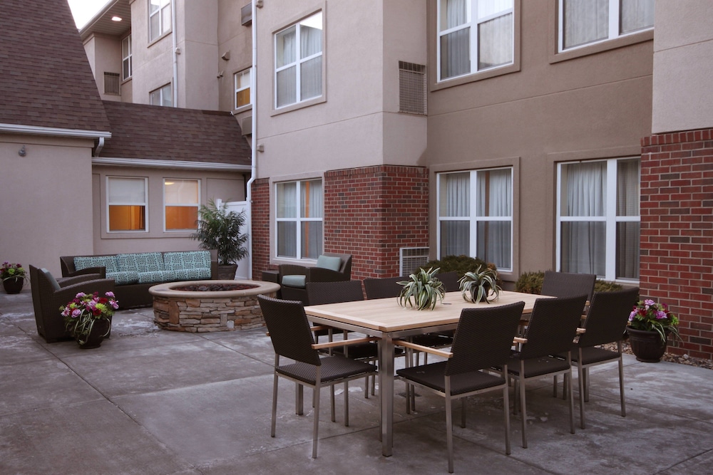 Residence Inn Davenport 18/23