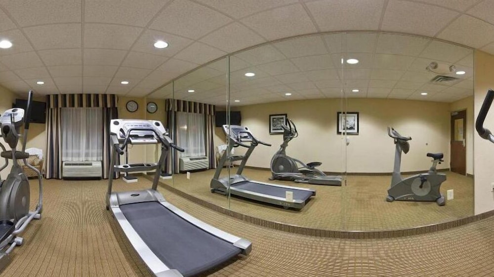 Holiday Inn Express Hotel Suites Talladega 26/34