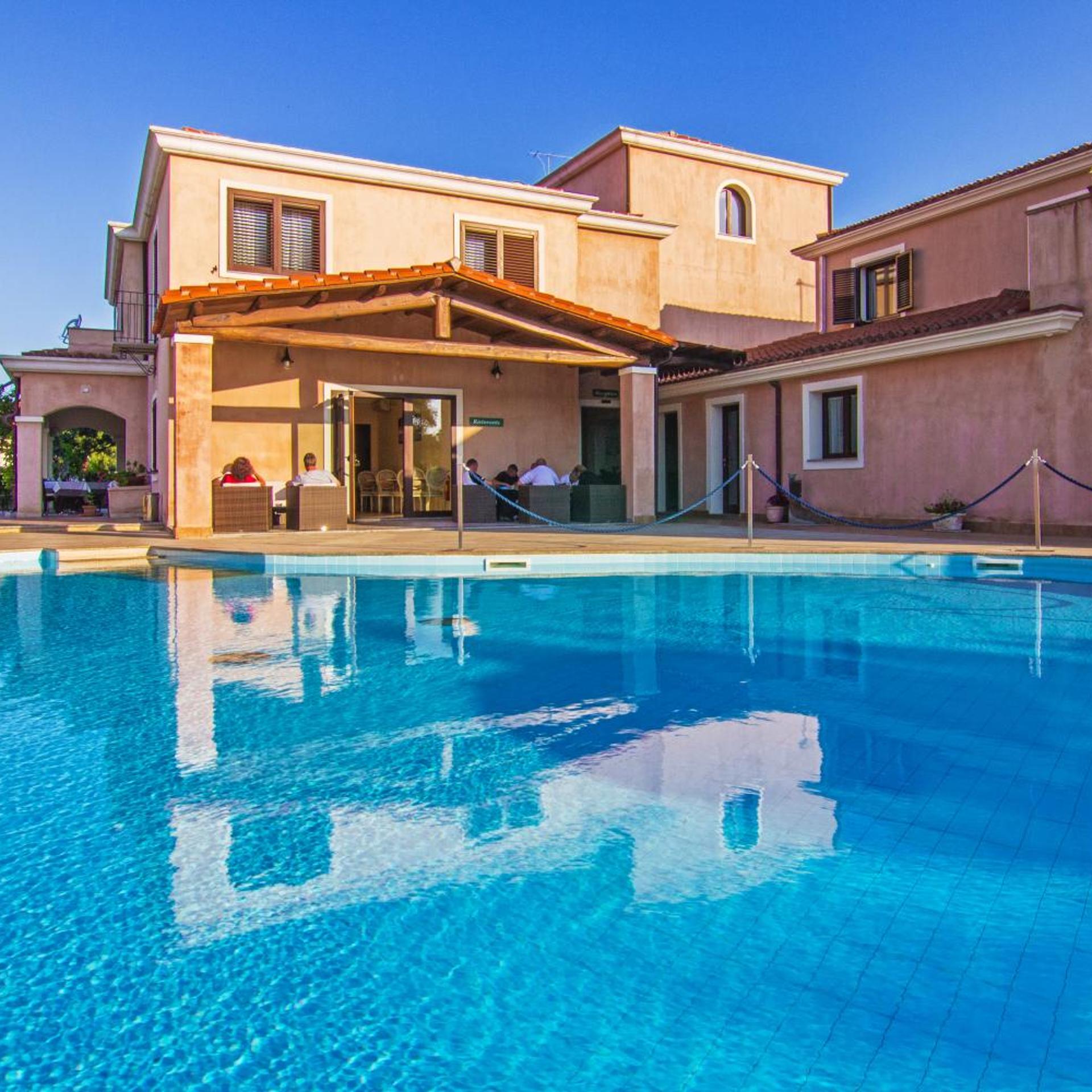 La Perla Hotel 2/47