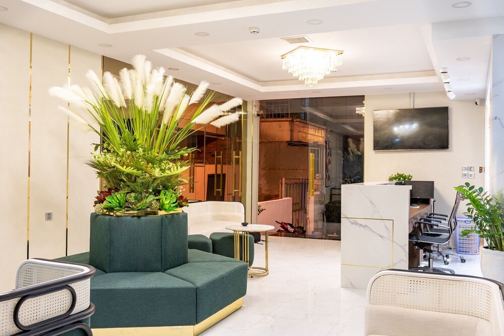 Ecstasy Hotel 33/46