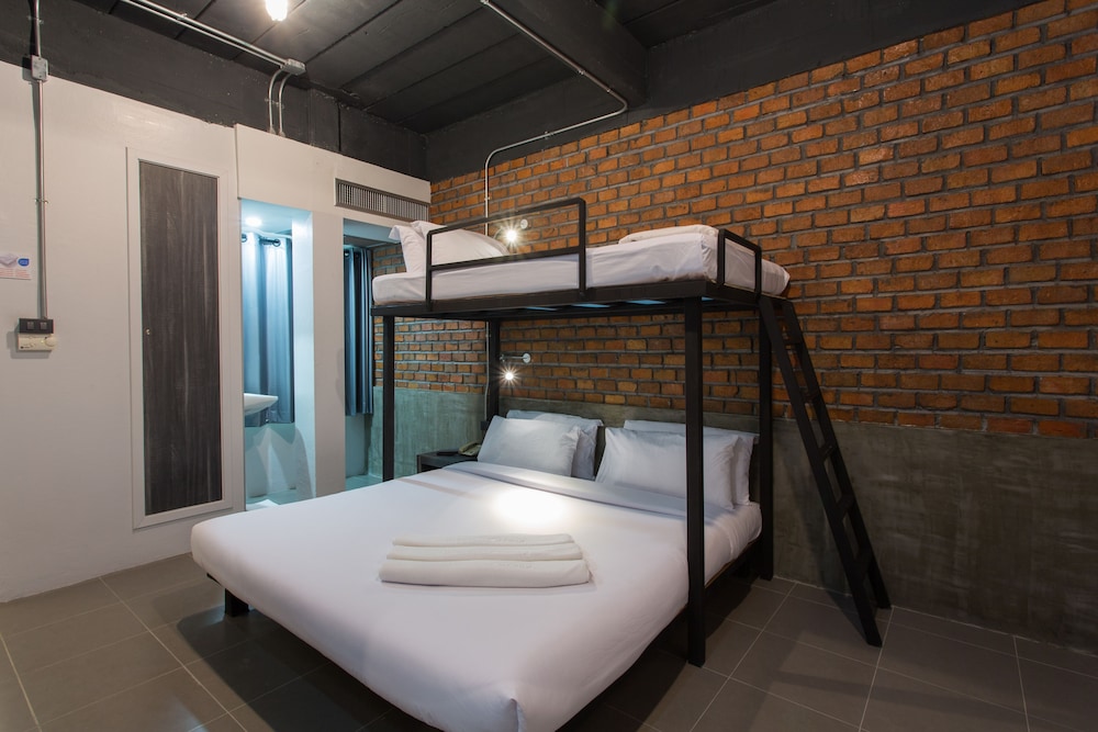 City Hotel 28/50