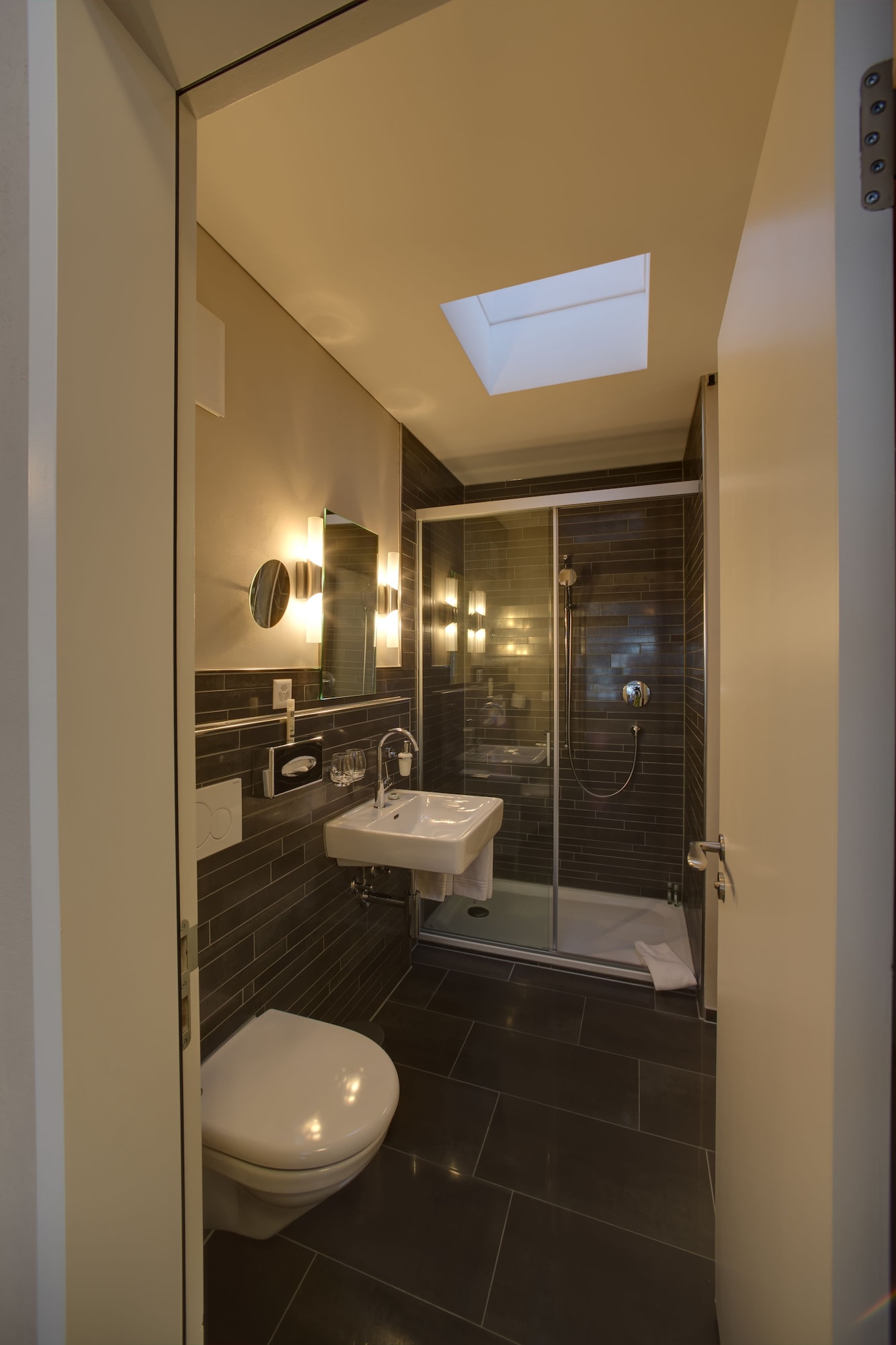 BELLEVUE, APARTMENT