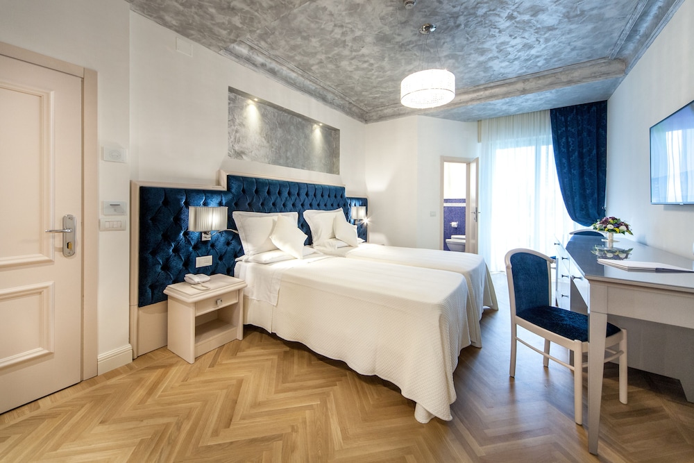 Hotel Aurelia 24/75