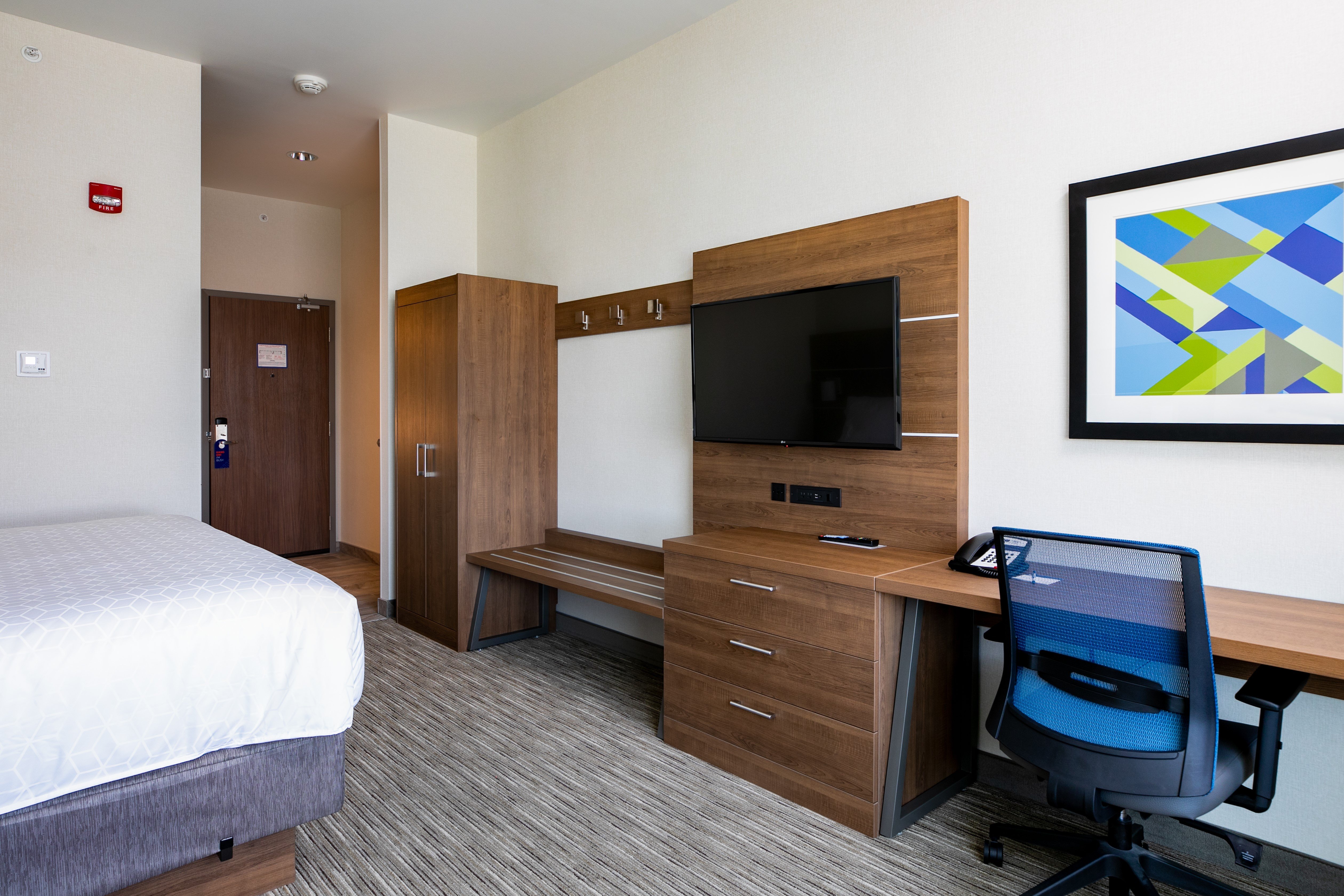 Holiday Inn Express Lethbridge Southeast 32/72