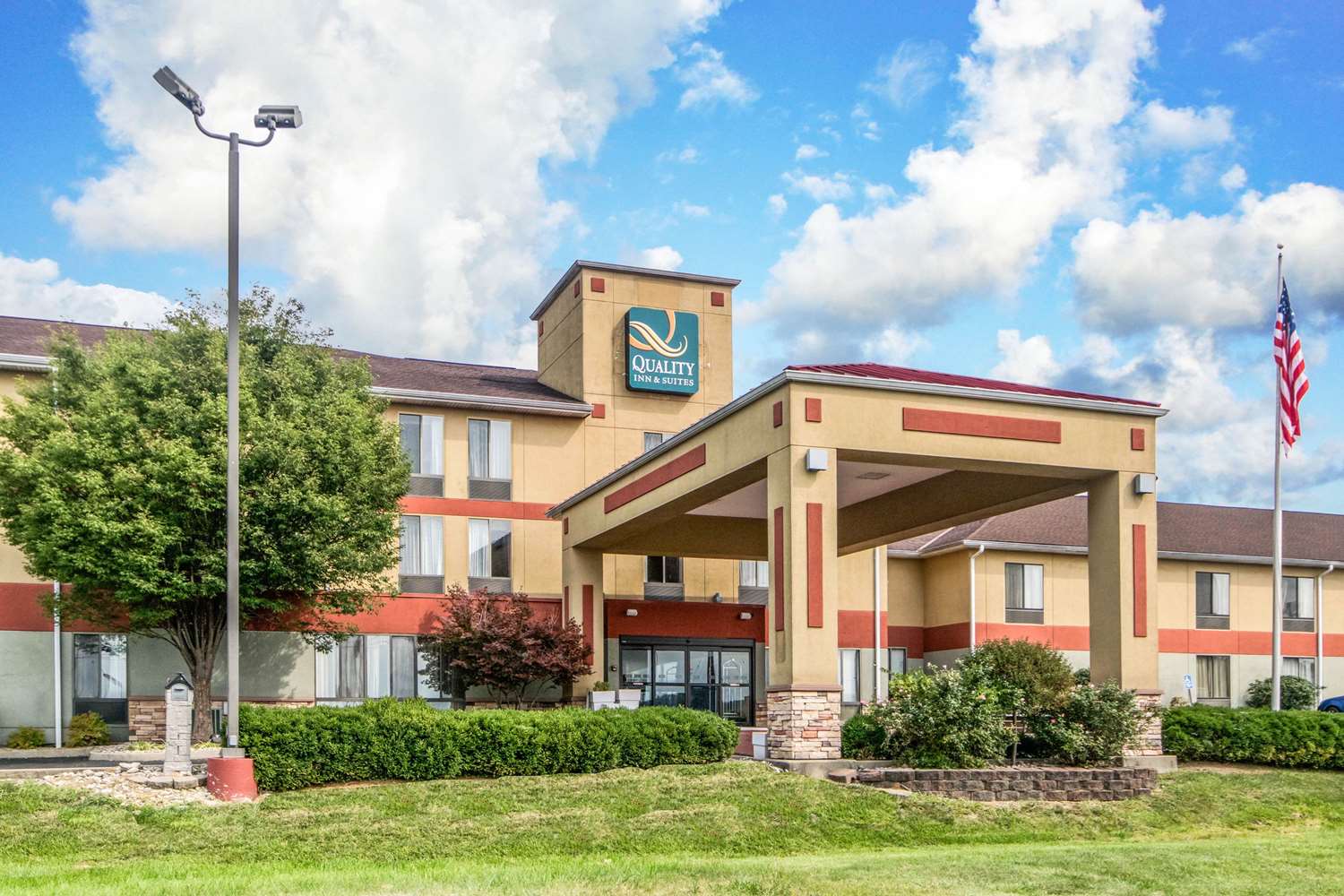 Quality Inn & Suites Lawrenceburg 2/8