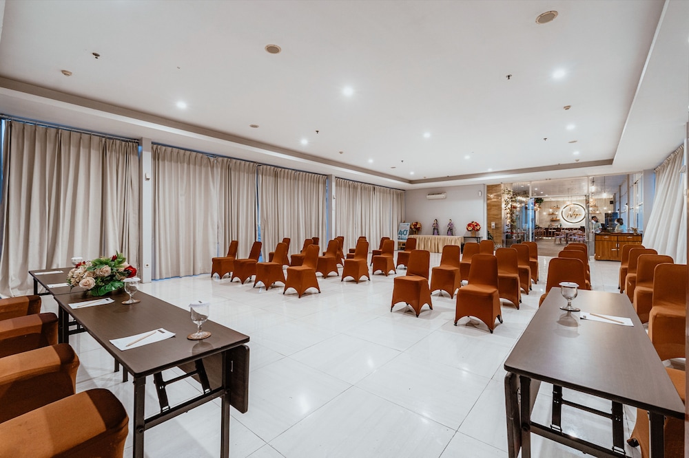 Ascent Premiere Hotel and Convention 47/62