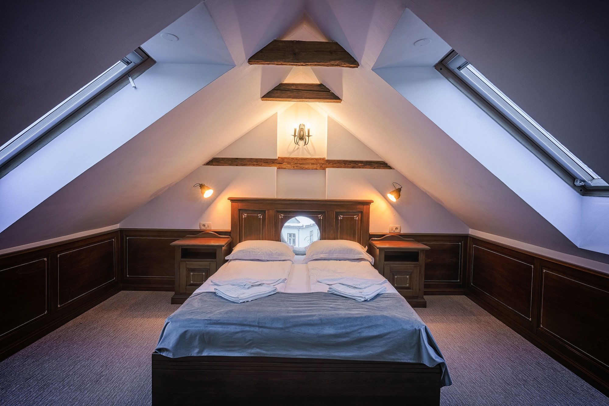 DELUXE, SUITE, MULTIPLE BEDS, MOUNTAIN SIDE