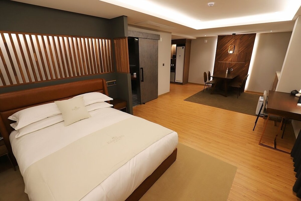Maple, Suite, Double Bed