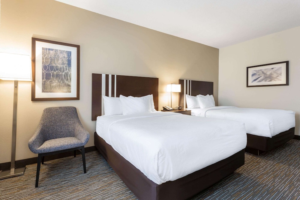 Wingate By Wyndham Gurnee 8/21