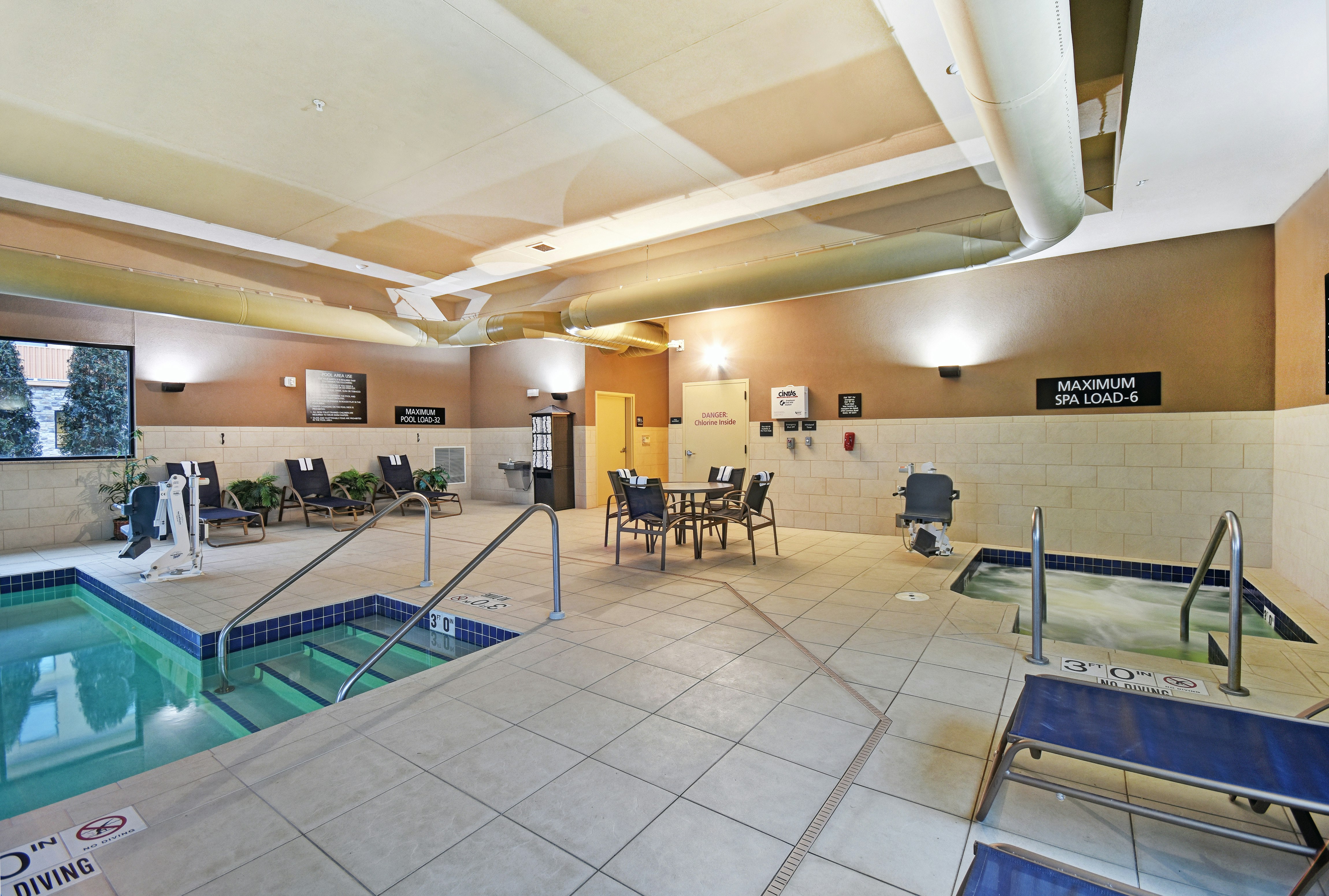 Hampton Inn Beloit 25/56