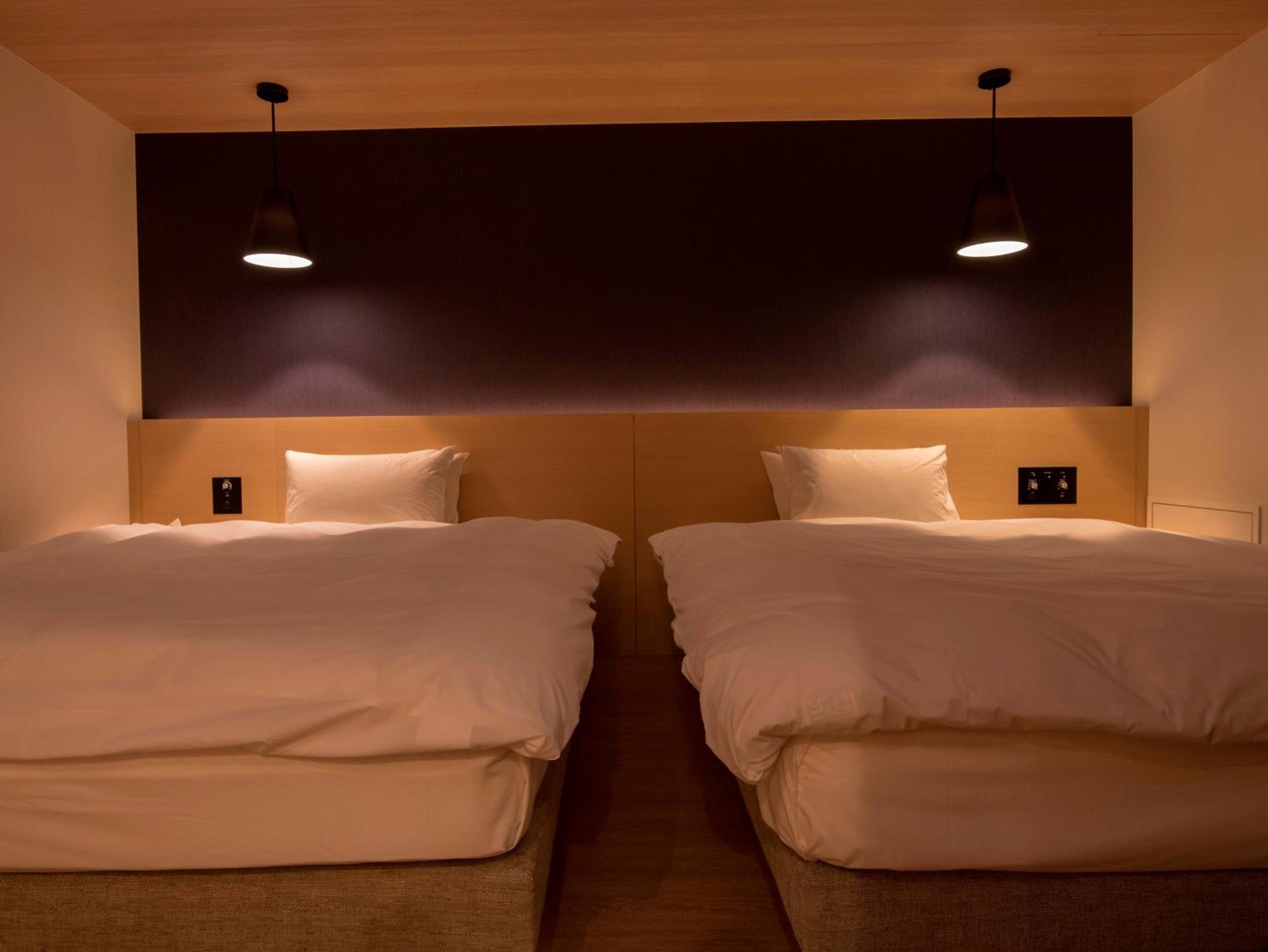 PREMIER, TWIN BEDS
