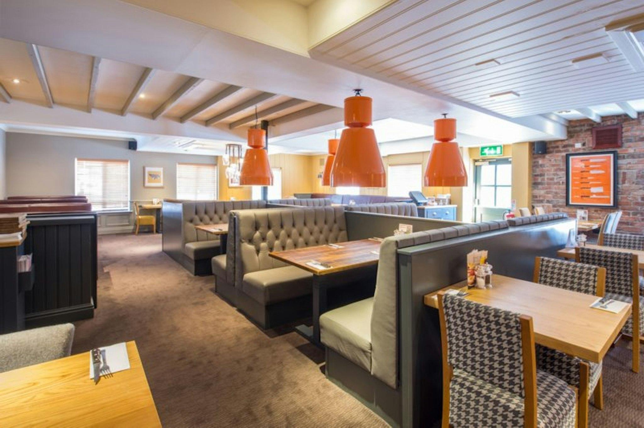 Premier Inn Newport Wales (M4, J24) 32/38