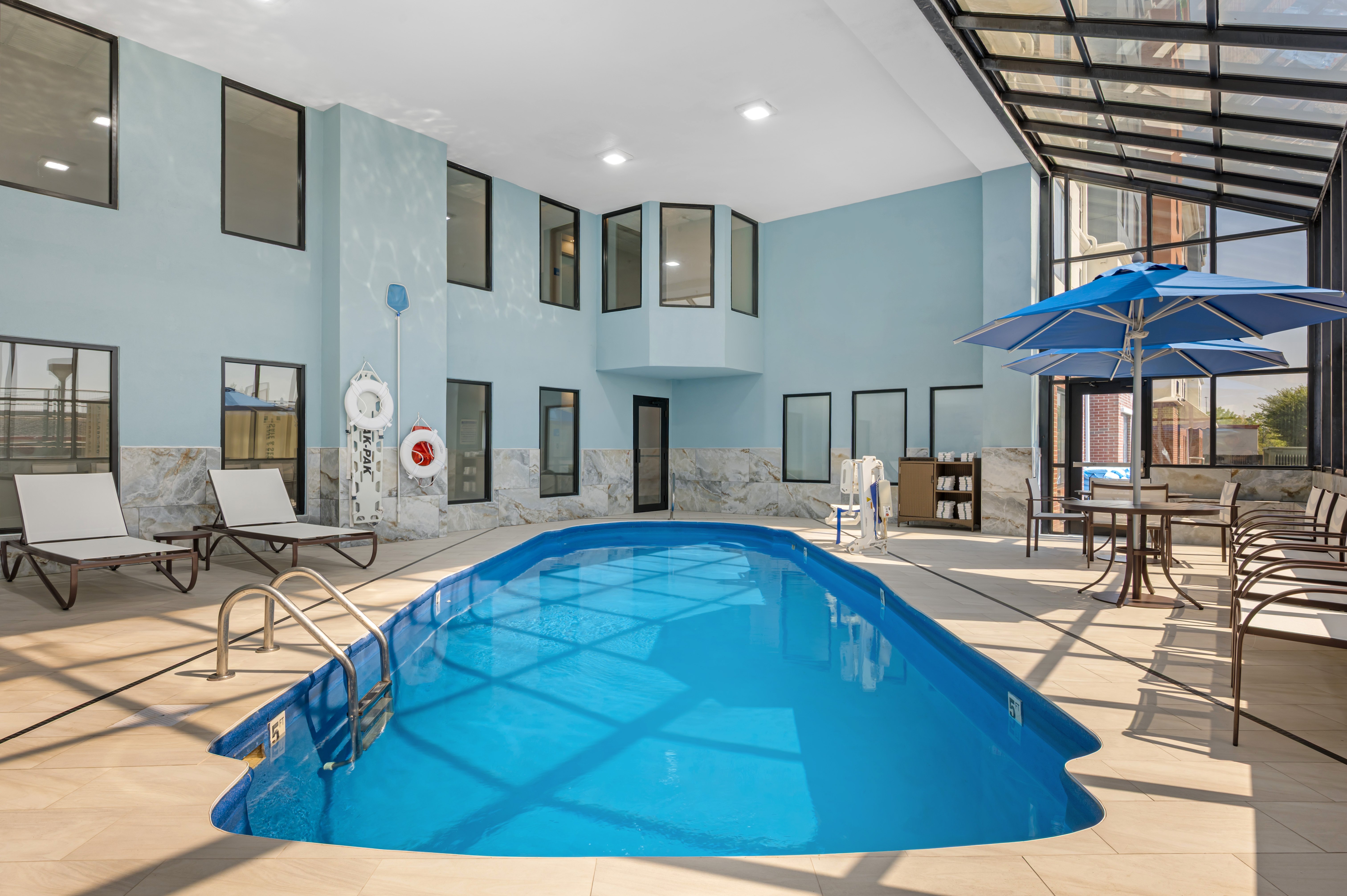 Holiday Inn Express Hotel Suites Indianapolis East 41/75