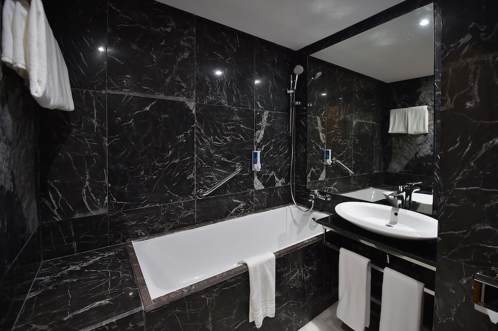 Le Yacht Suites hotel 33/36