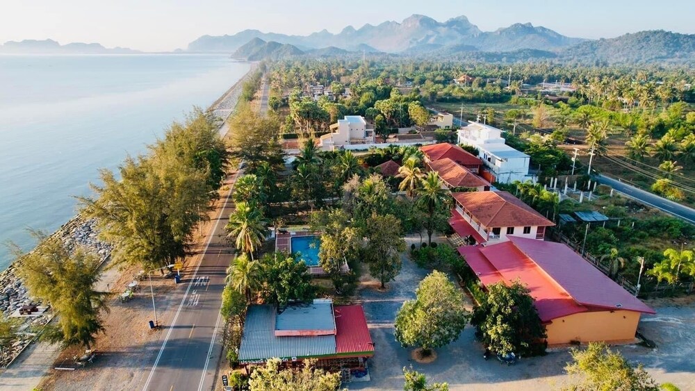 Pranmanee Beach Resort 25/50