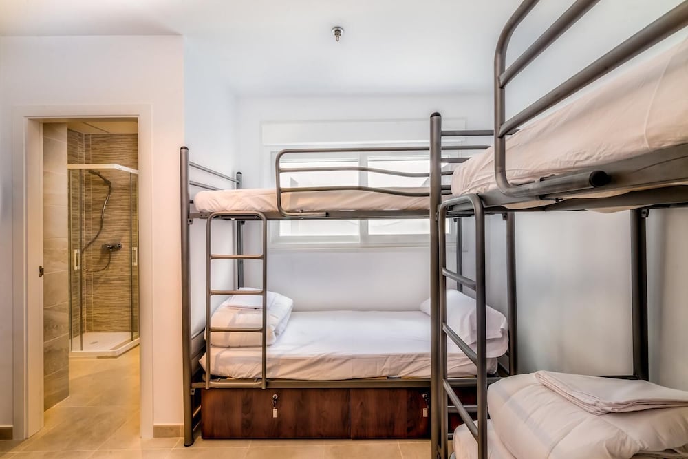Hostel A2c - Adults Only 16/45