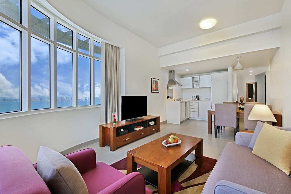 THE CURVE HOTEL 42/74