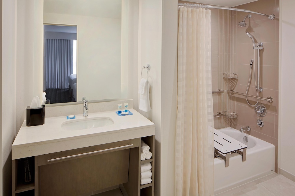 Hyatt House Across From Universal Orlando Resort 49/50
