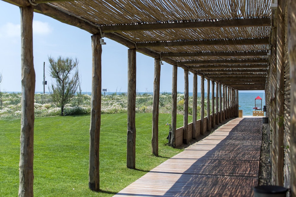 Cumeja Beach Club Hotel 50/52