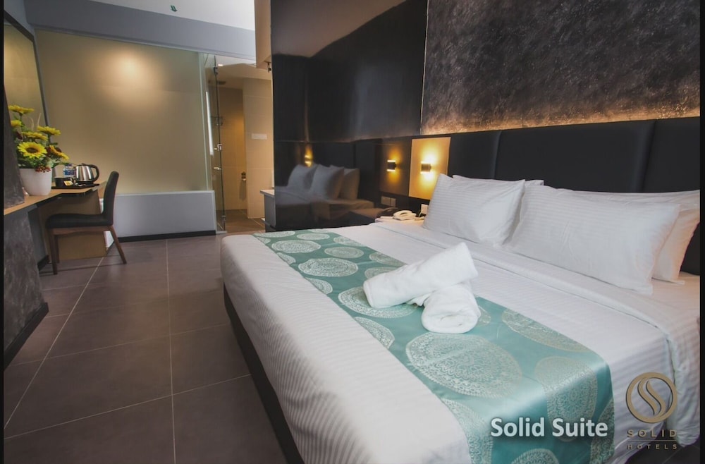 Solid Hotels 9/17