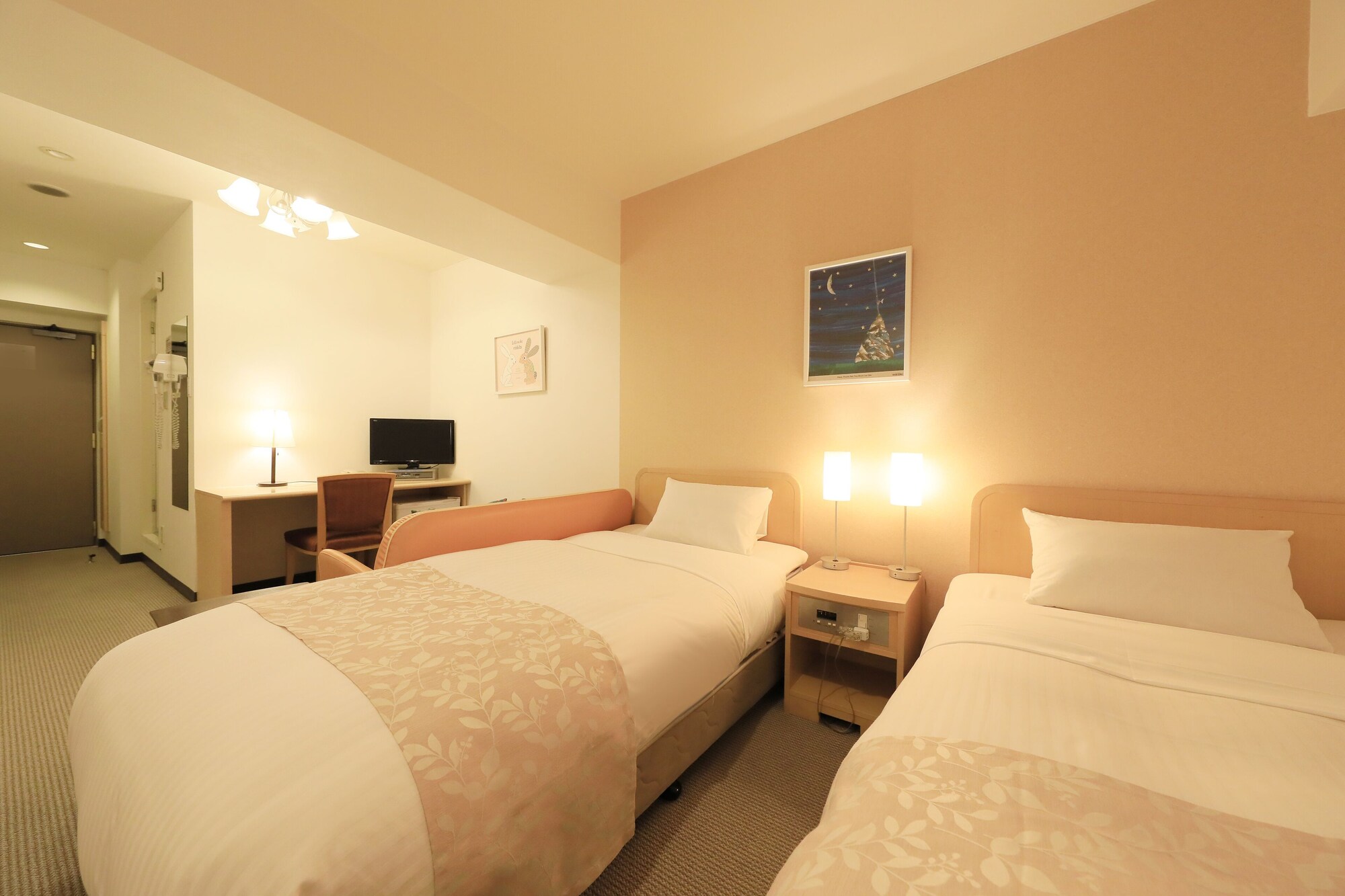ROOM, TWIN BEDS