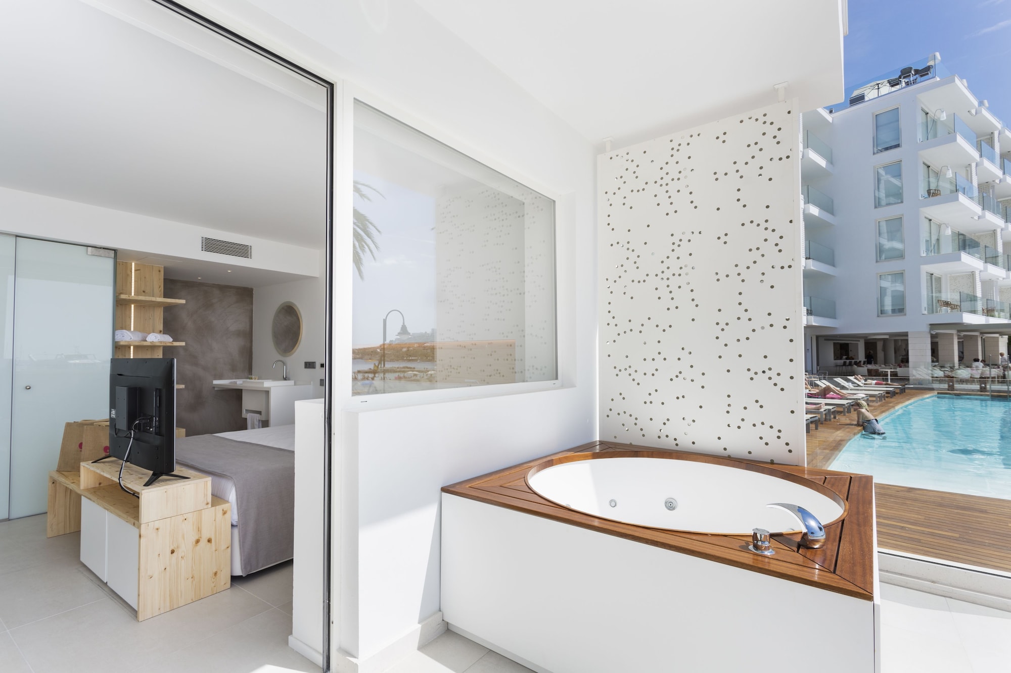 Premium, Suite, Double and Twin Beds, Pool Access، One Ibiza Suites 2/3