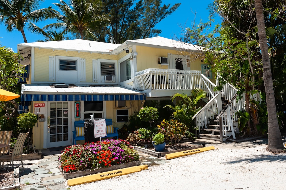 Cedar Cove Resort & Cottages 1/78