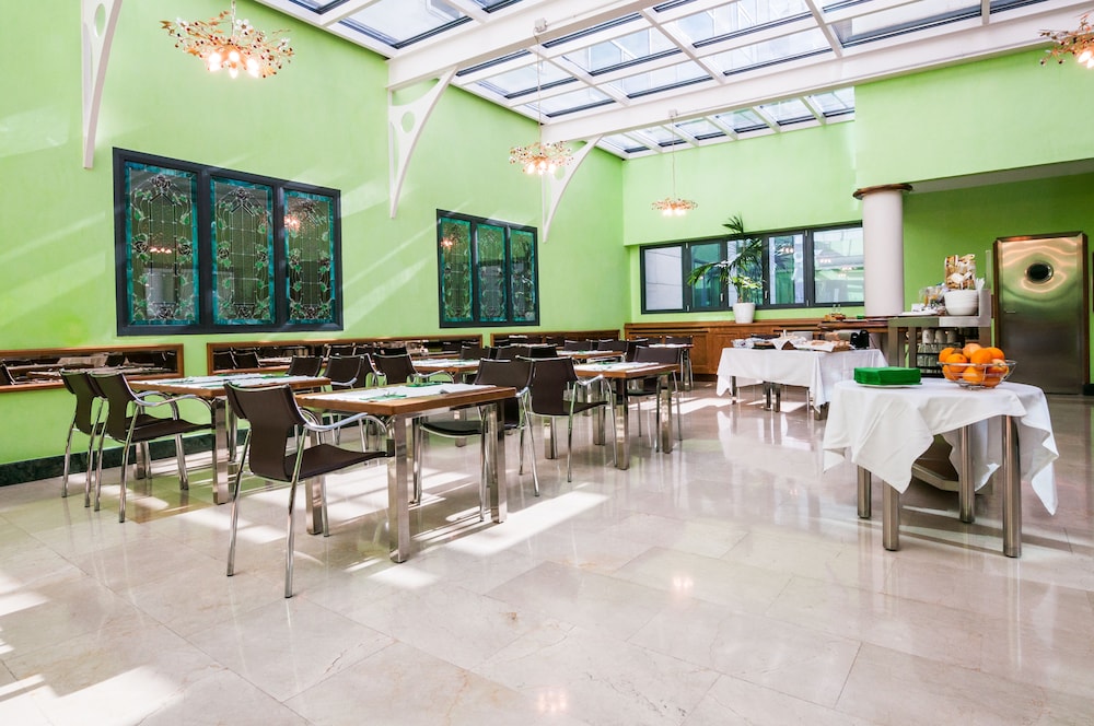HOTEL JULIA 41/48