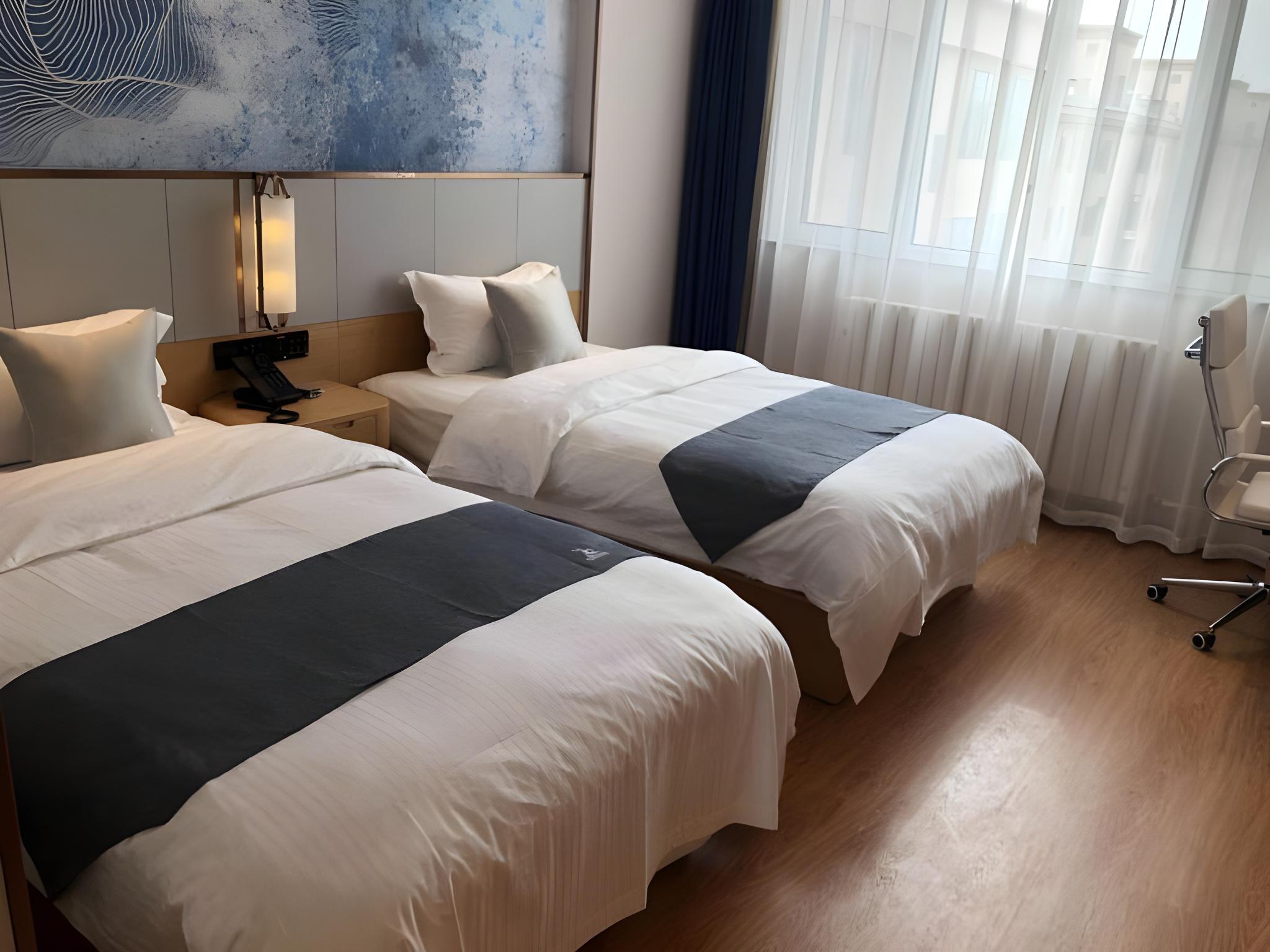 DELUXE, TWIN BEDS