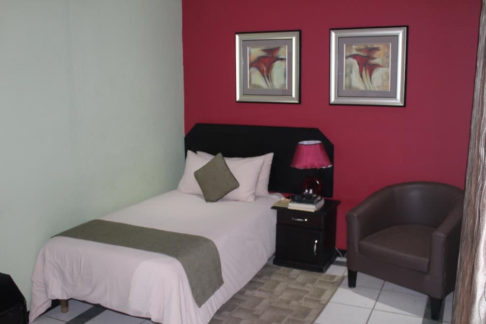 Oasis Motel 7/50