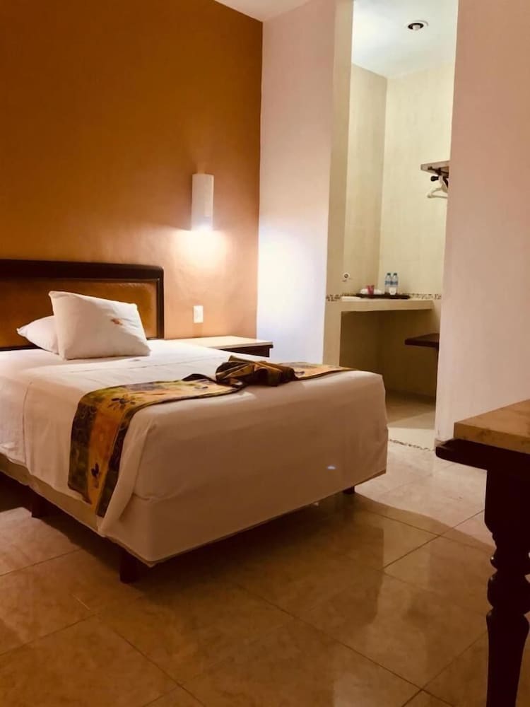 Maria Jose Hotel 8/41