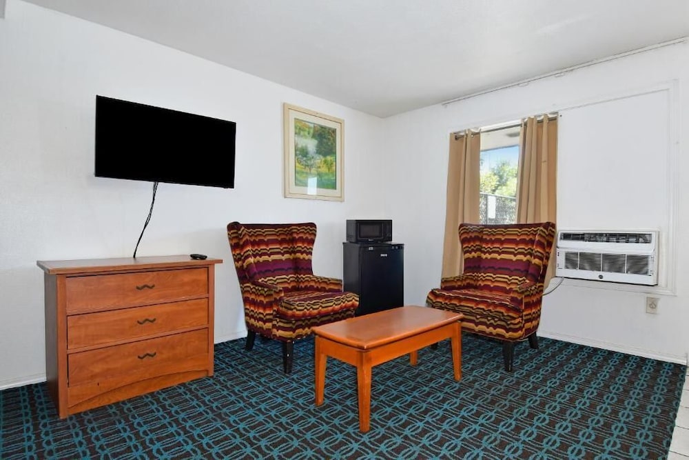 Budget Motel 12/22