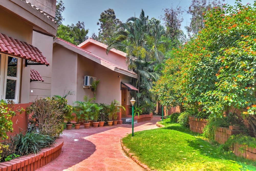 Celebrity Resort 45/50