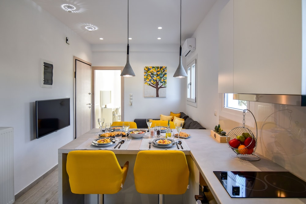 White Rock Milos Suites 48/55