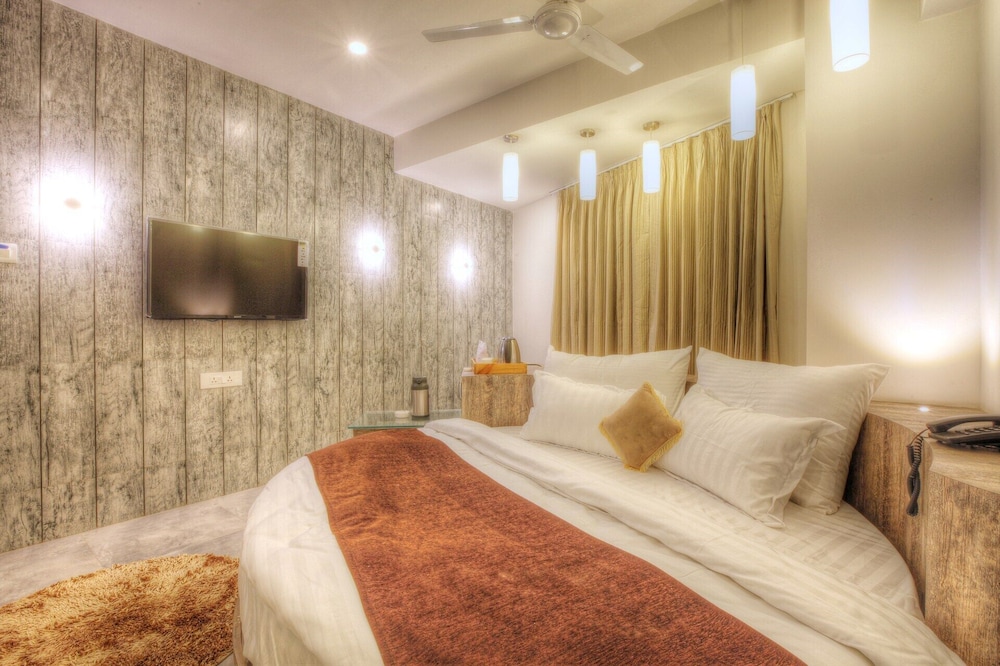DELUXE, DOUBLE BED