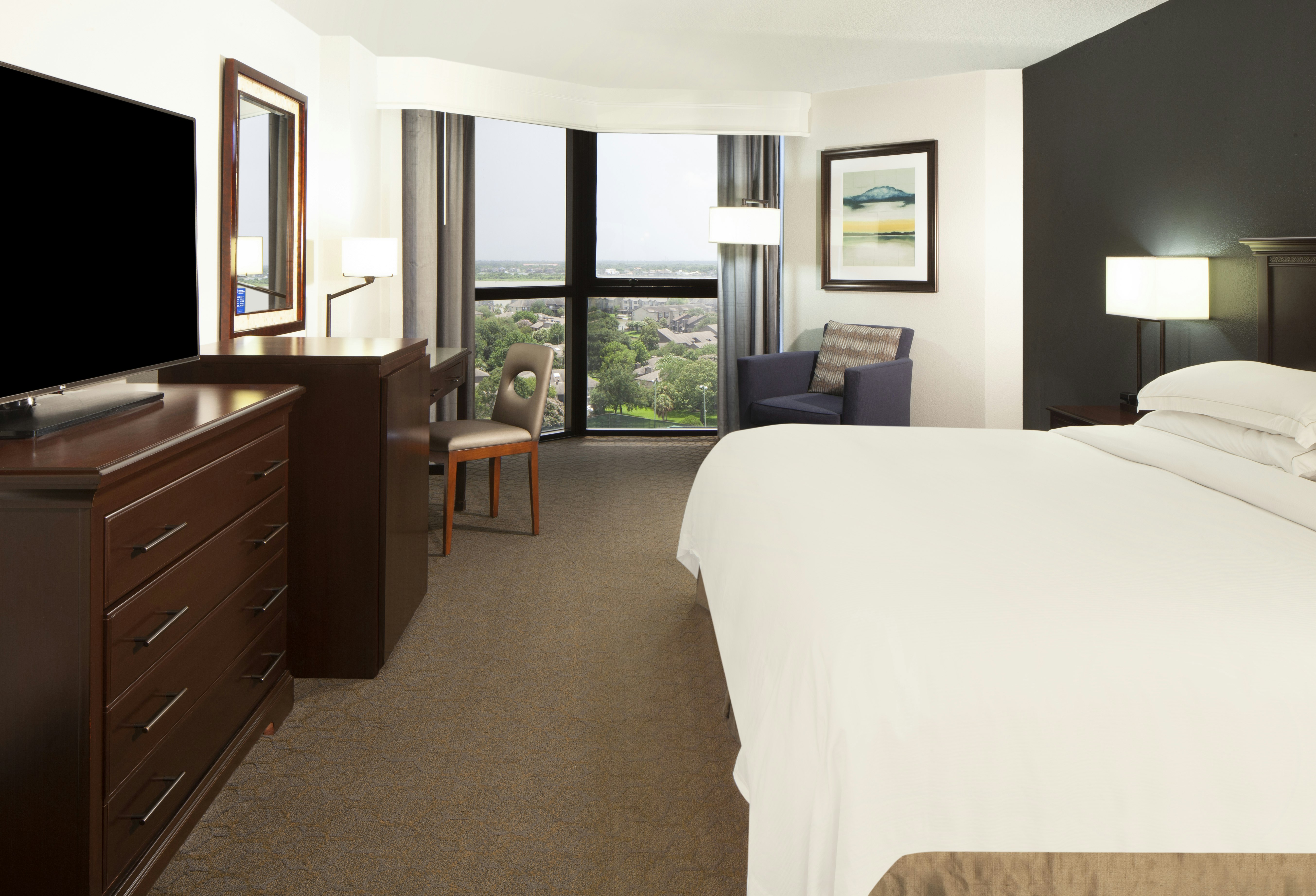 DELUXE, KING BED