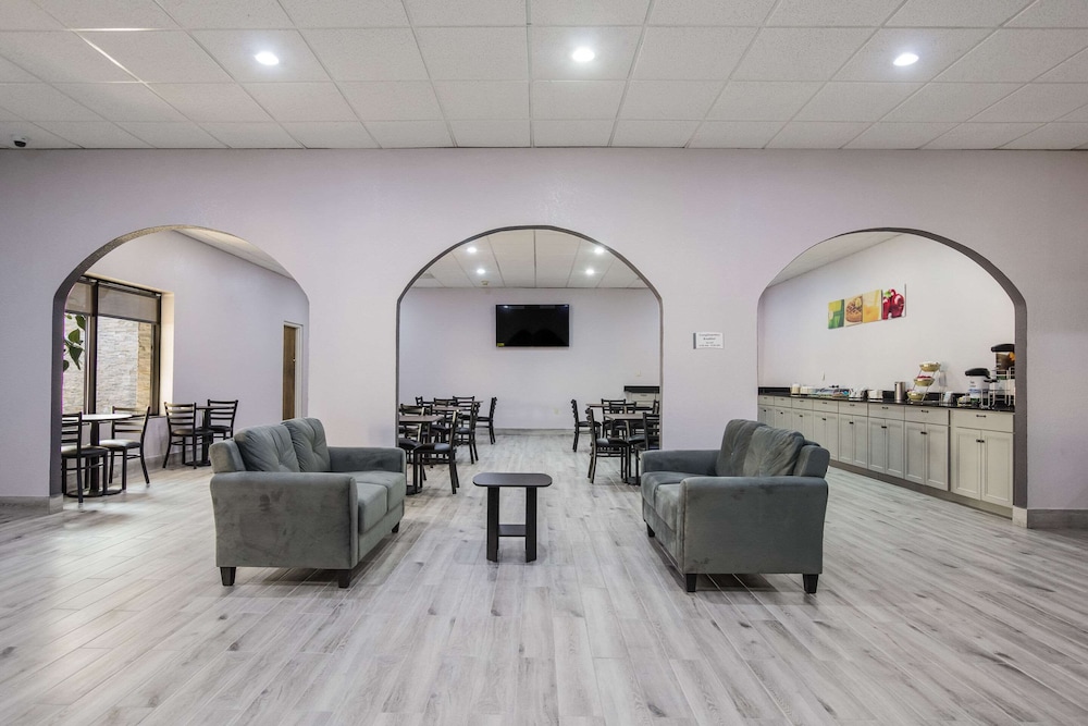 Quality Inn Grayville, IL 23/35