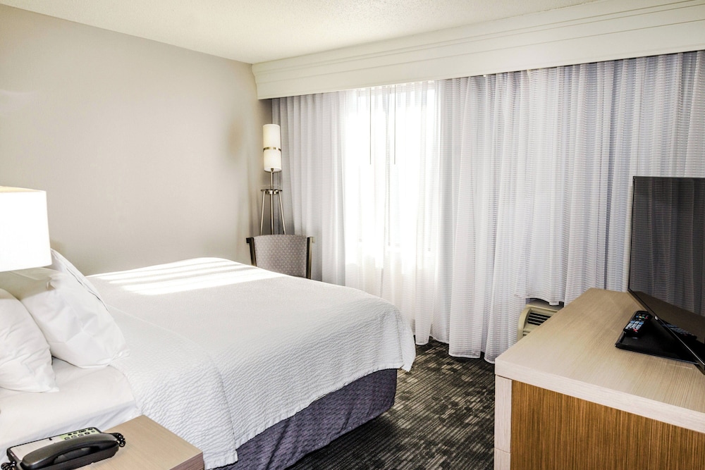 SUITE, KING BED, SOFA