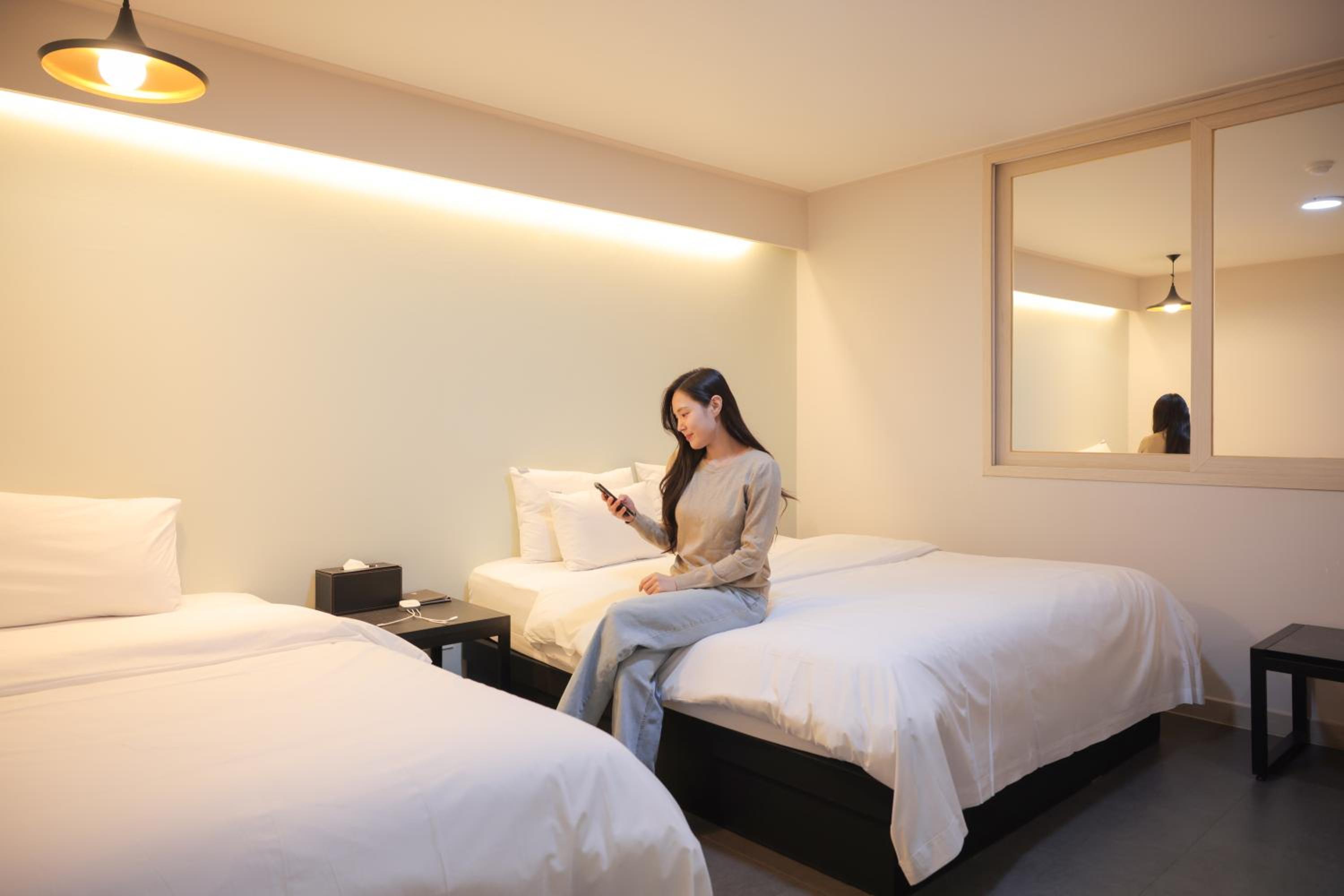 غرفة بسريرين منفصلين، Vip Hotel Mok-Po 2/10