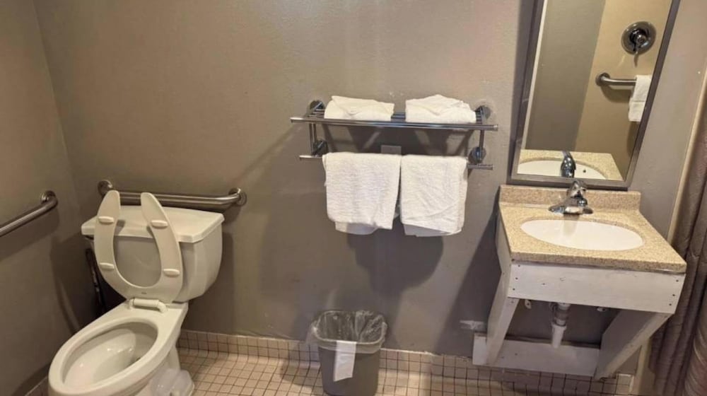 Motel6 Cedar Rapids, IA 23/25