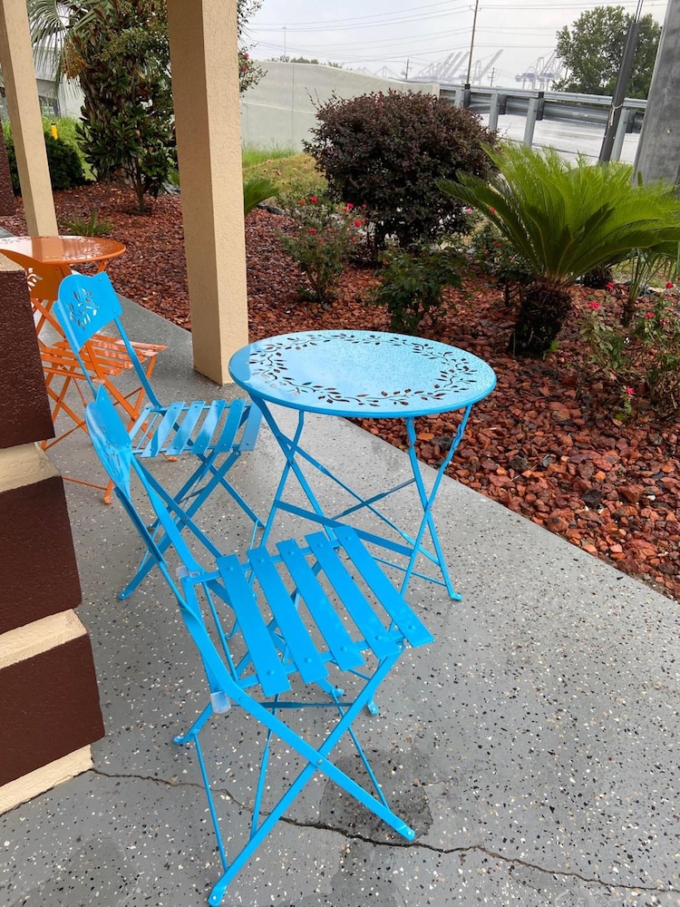 American Inn And Suites 16/47