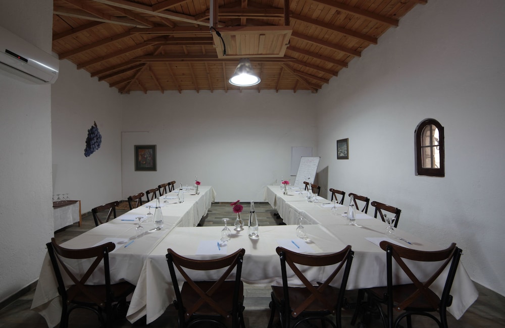 Vinifera Vineyards Hotel 38/50