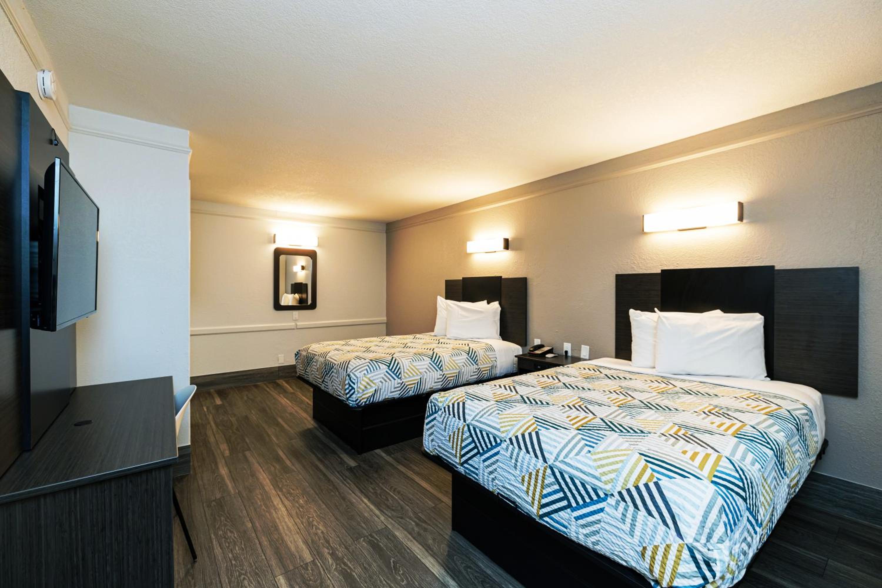 ROOM, QUADRUPLE, ACCESSIBLE