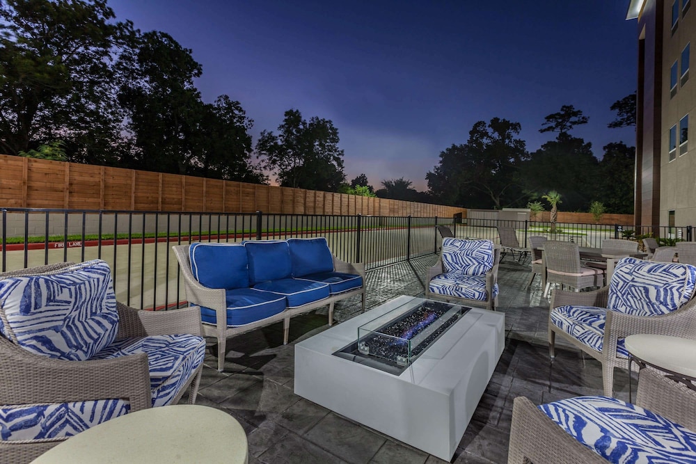 La Quinta Inn & Suites by Wyndham Houston East at Sheldon Rd 3/52