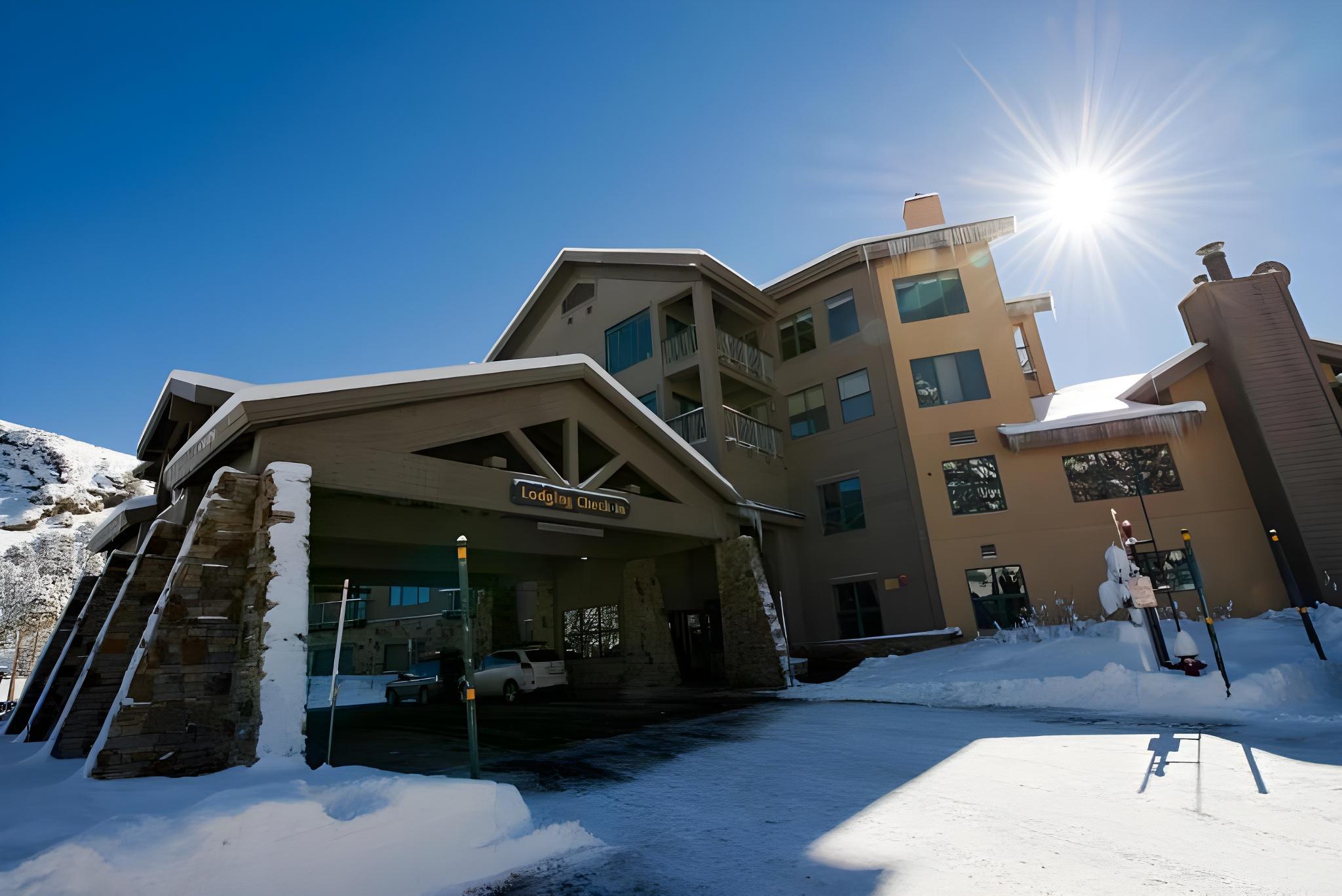 2 Bedrooms, Loft, Mountain, Club, Premium, Suite